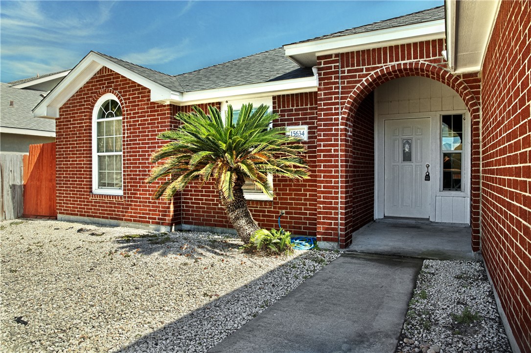 15634 Finistere St Property Photo 3