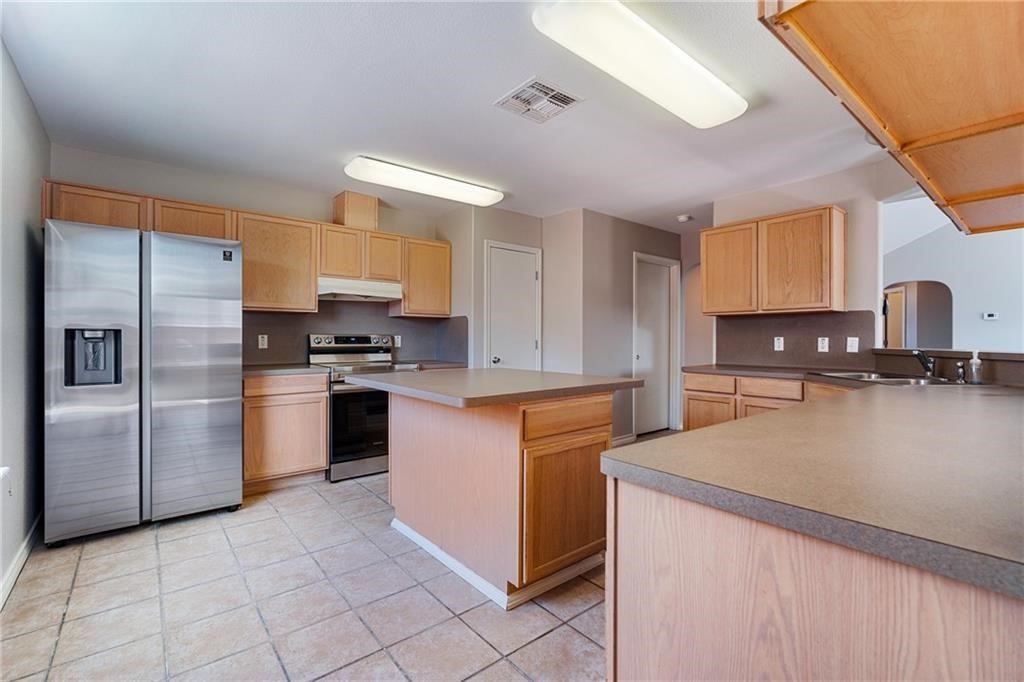 15634 Finistere St Property Photo 6