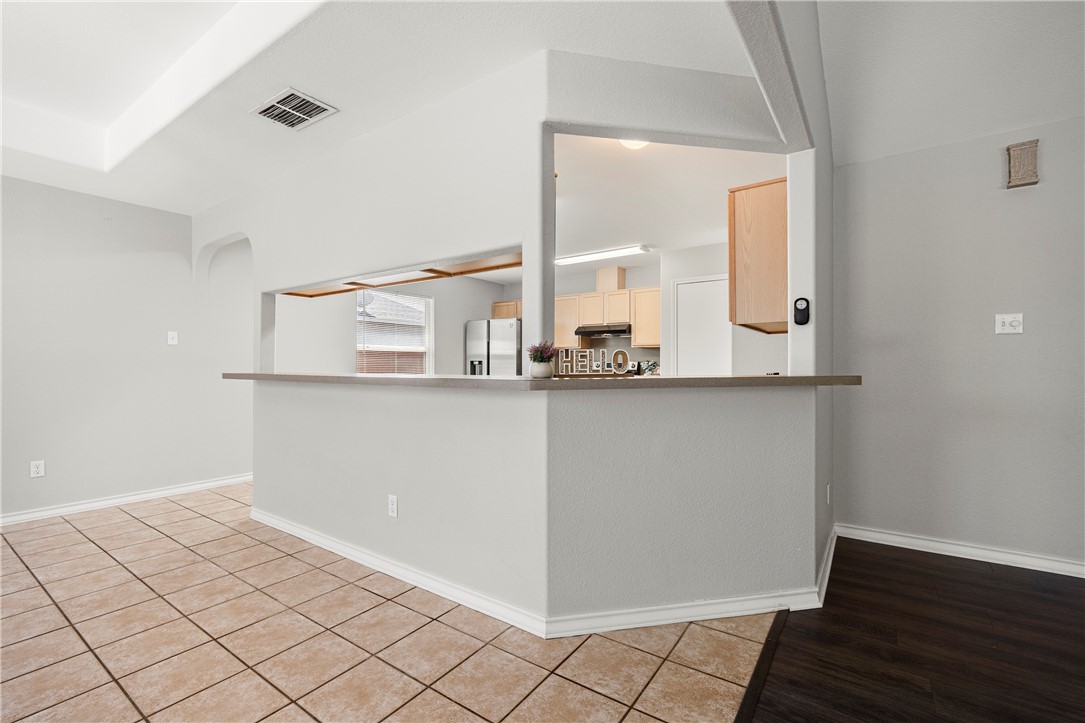 15634 Finistere St Property Photo 11