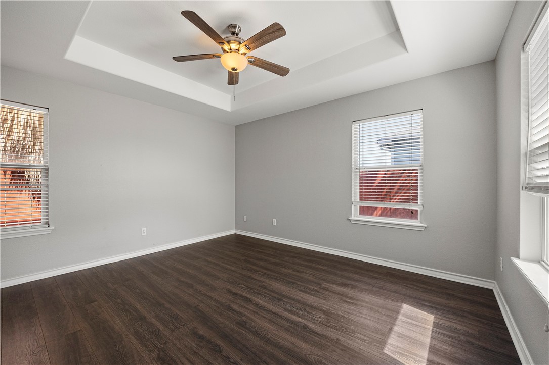 15634 Finistere St Property Photo 12