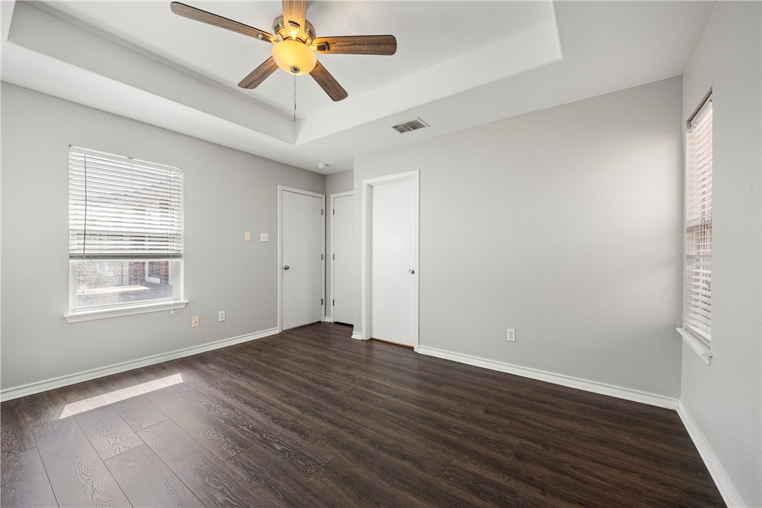 15634 Finistere St Property Photo 13