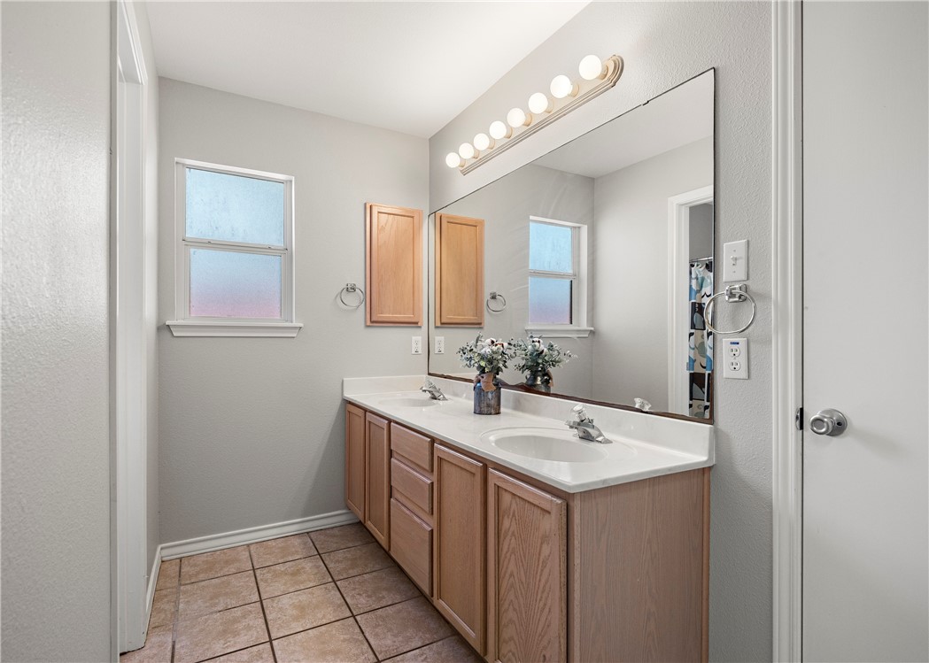 15634 Finistere St Property Photo 15