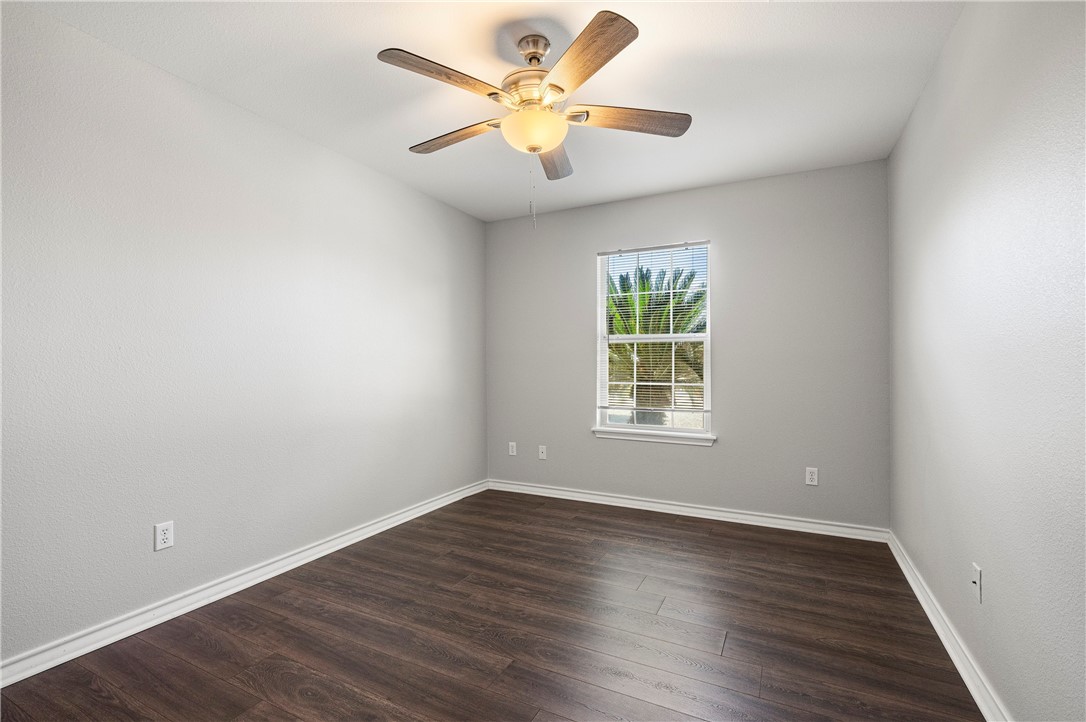 15634 Finistere St Property Photo 16