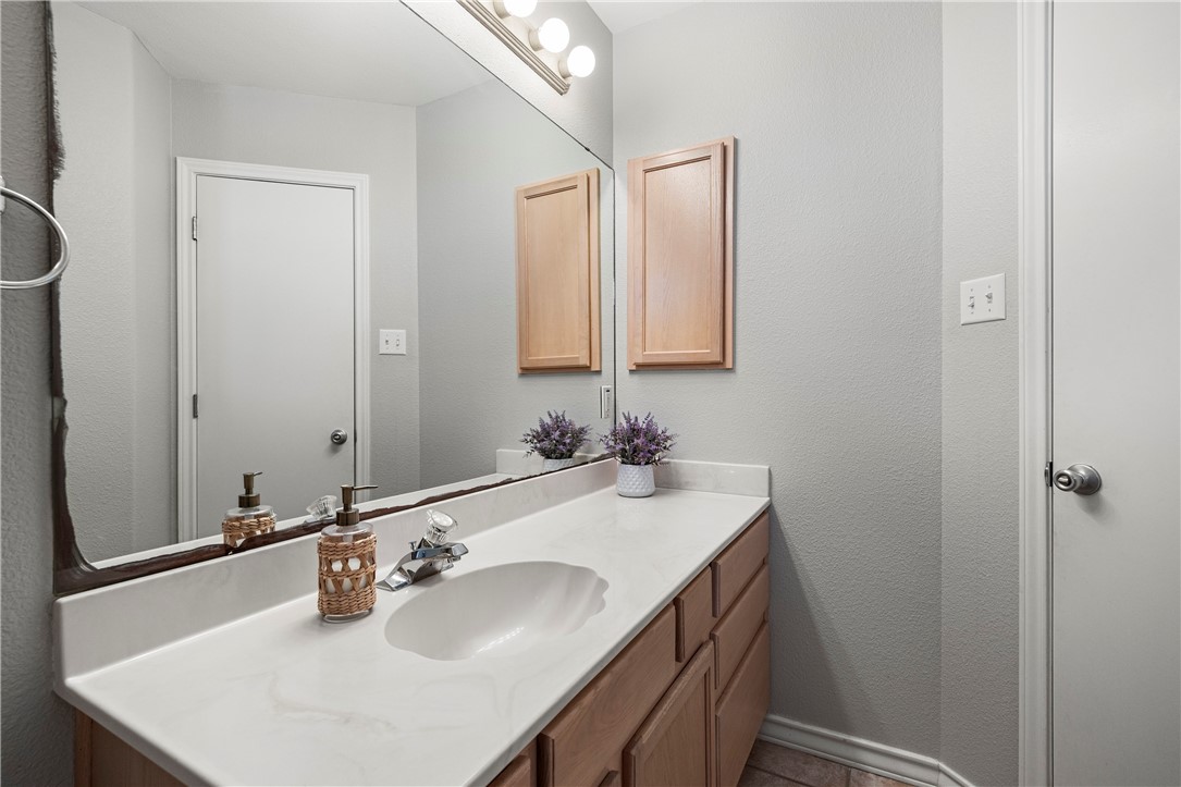 15634 Finistere St Property Photo 20
