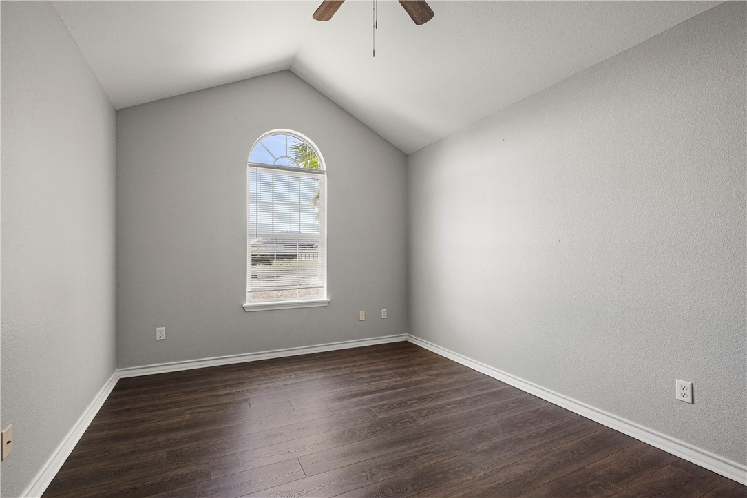 15634 Finistere St Property Photo 22
