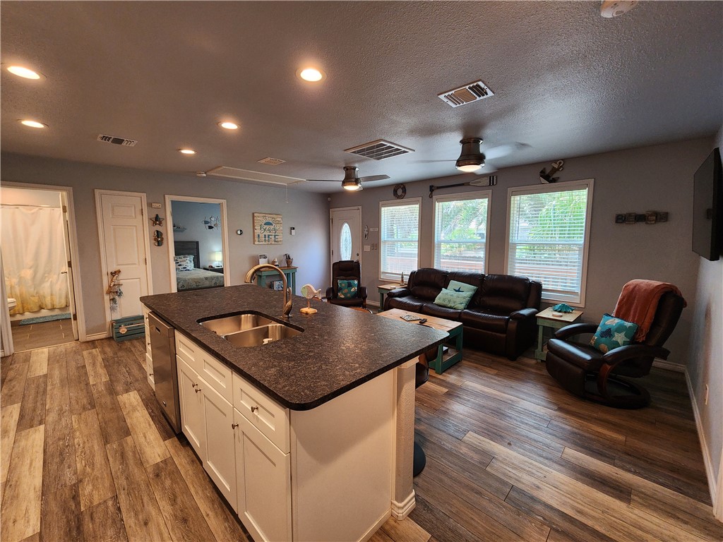 424 W Avenue E St 2 Property Photo 5