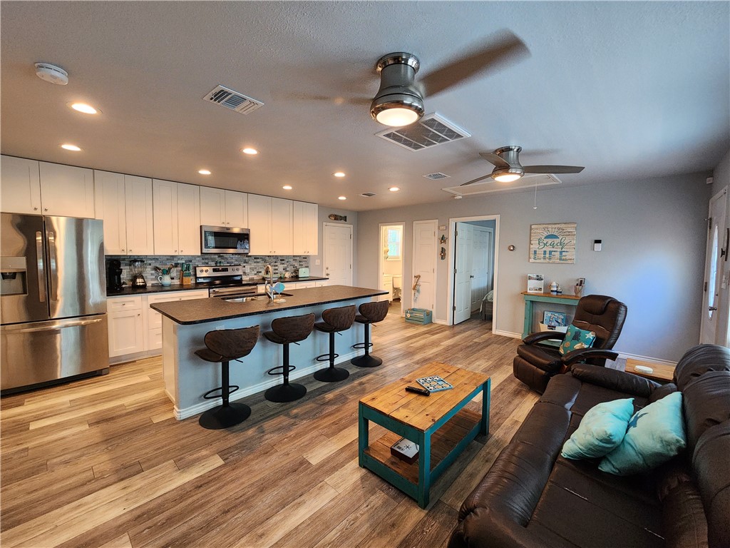 424 W Avenue E St 2 Property Photo 6