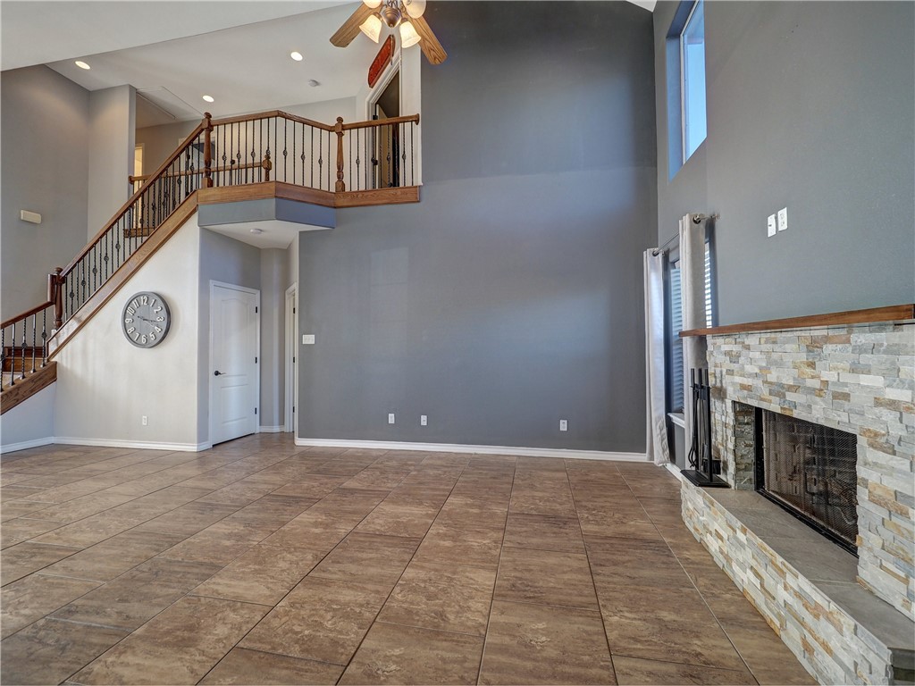 6738 Central Park Property Photo 4
