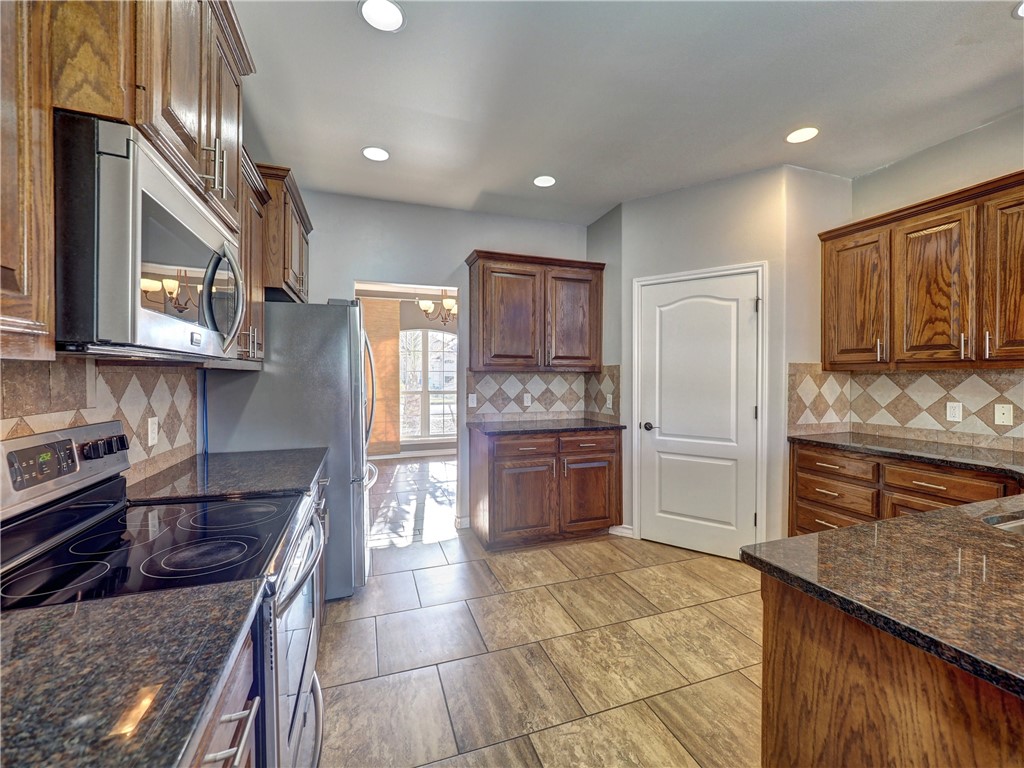 6738 Central Park Property Photo 7