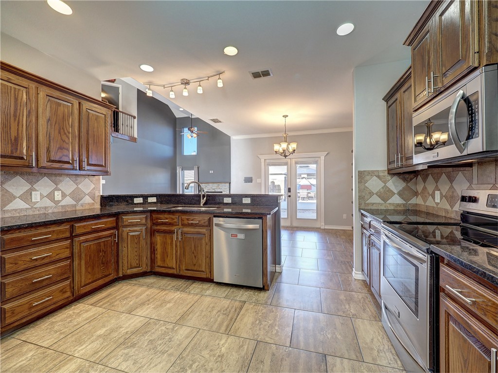 6738 Central Park Property Photo 10