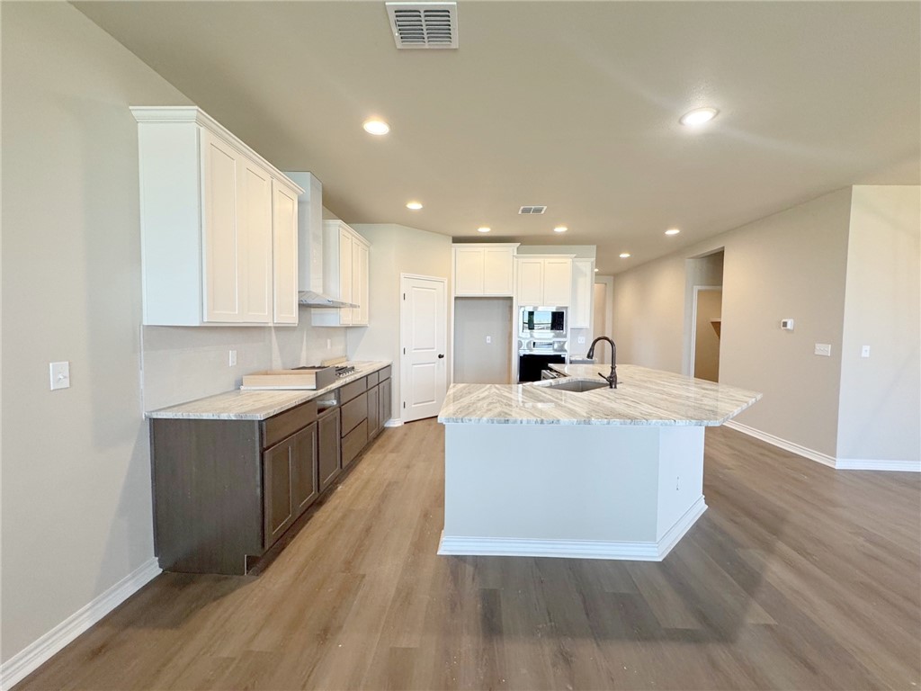 2409 Blessed St Property Photo 9