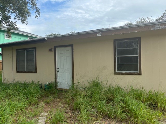 1122 N Verne St Property Photo 1