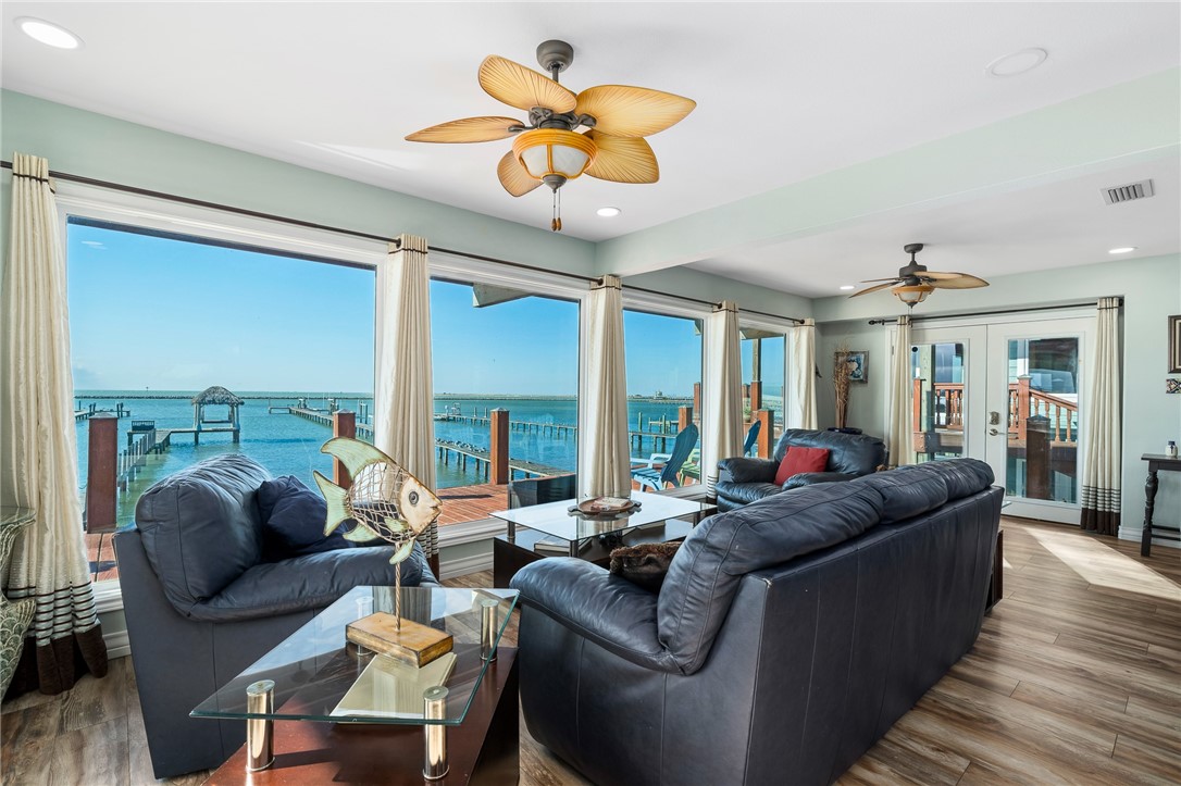 1022 Bayshore Dr Property Photo 6