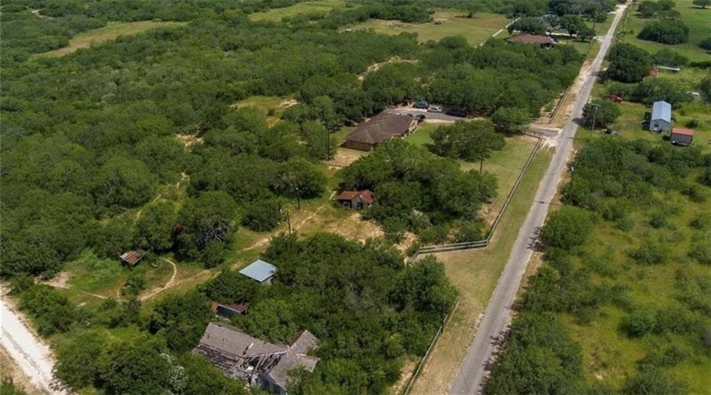 811 County Road 427 Property Photo 3