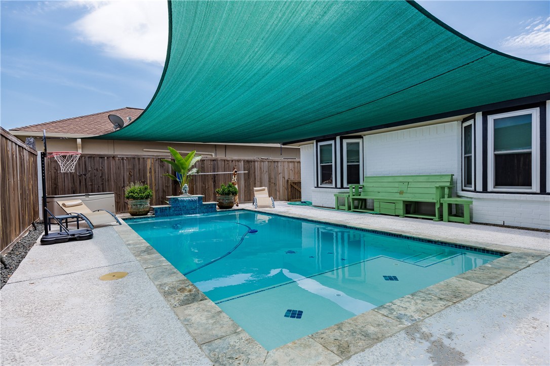 13817 Halyard Dr Property Photo 4