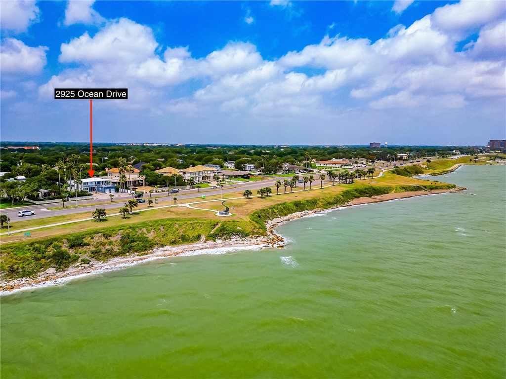 2925 Ocean Dr Property Photo 6