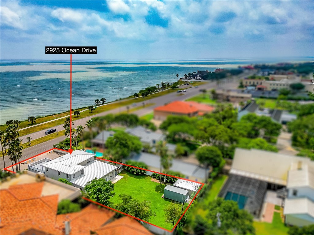 2925 Ocean Dr Property Photo 8