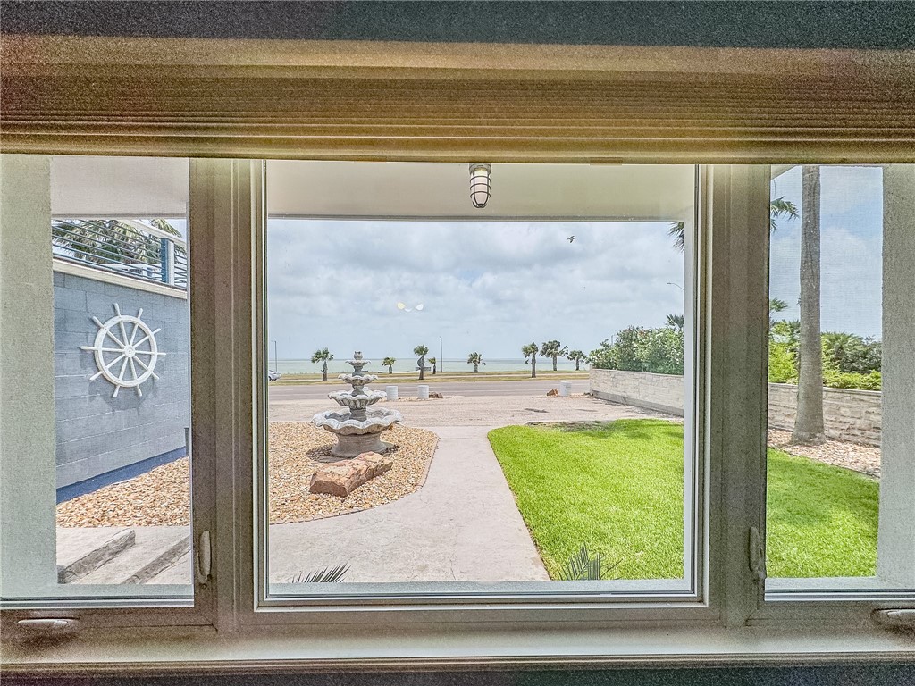 2925 Ocean Dr Property Photo 9