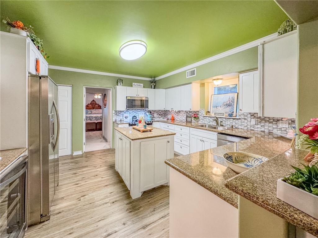 2925 Ocean Dr Property Photo 15