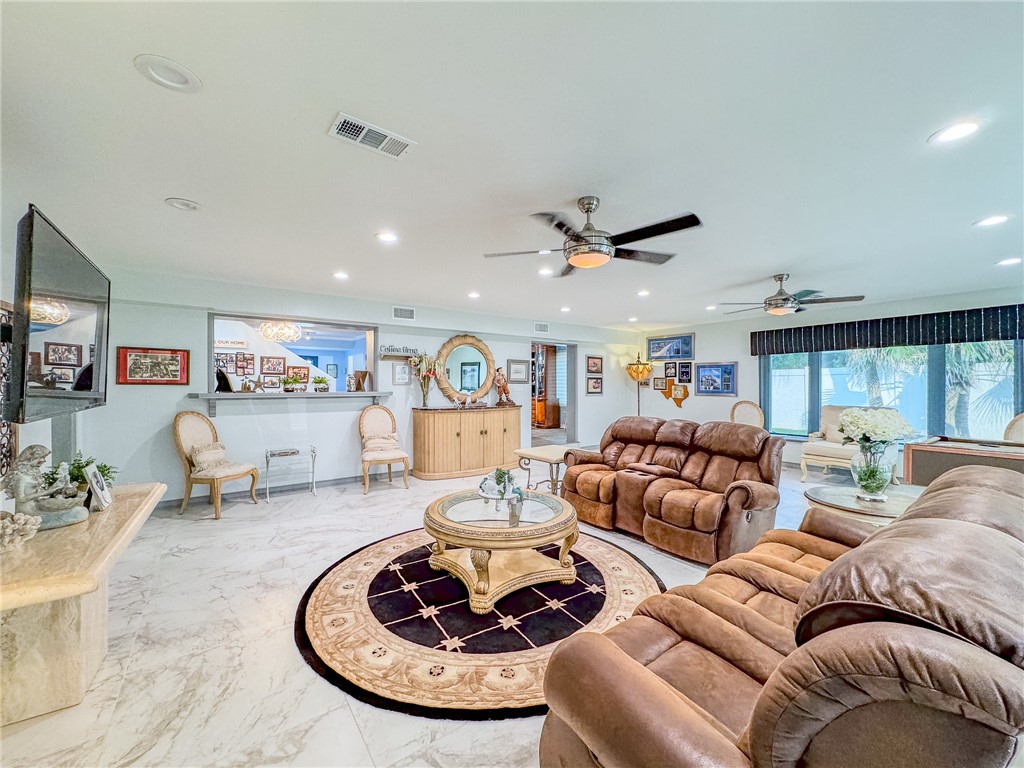 2925 Ocean Dr Property Photo 20
