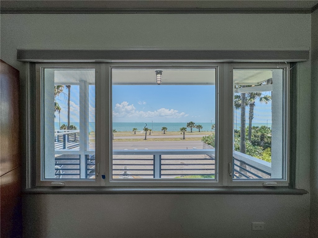 2925 Ocean Dr Property Photo 24