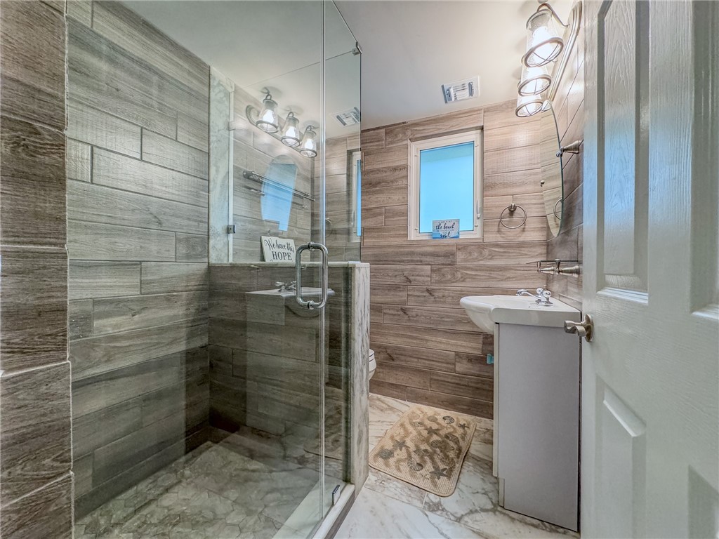 2925 Ocean Dr Property Photo 28