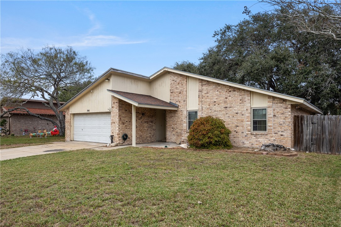 740 Briston Dr Property Photo 3