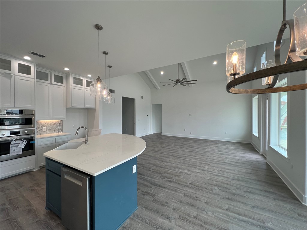 13741 Tajamar St Property Photo 10