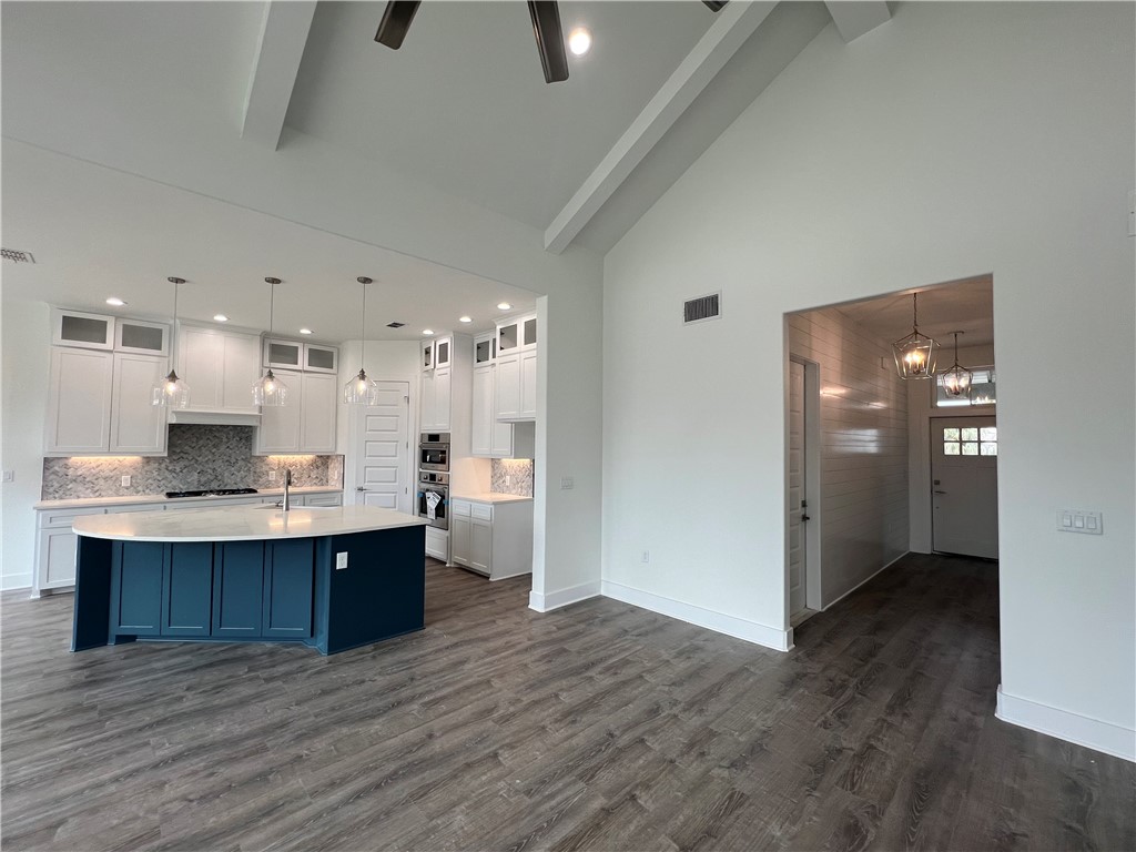 13741 Tajamar St Property Photo 11