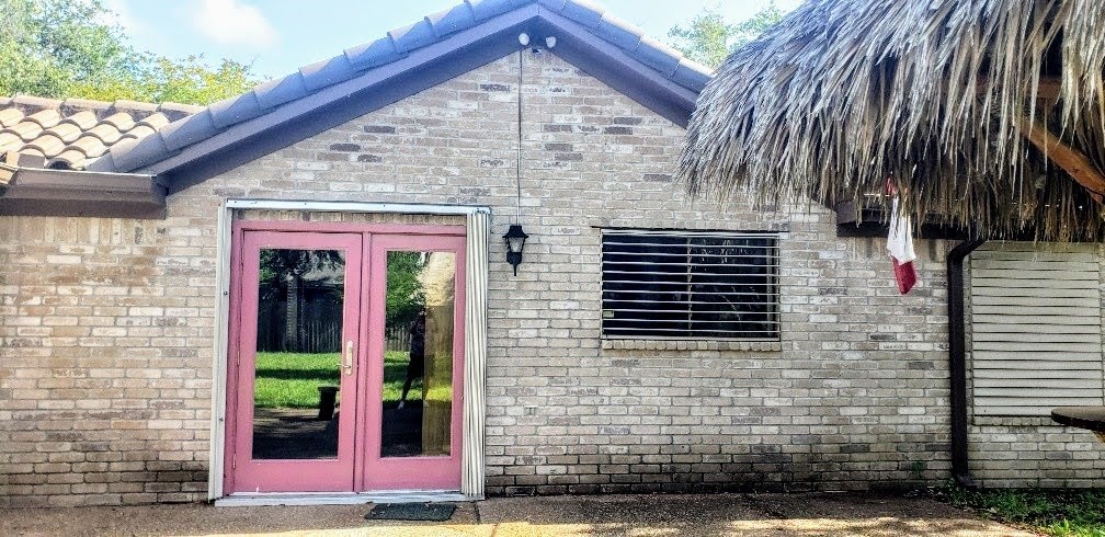 3111 Traylor Blvd Property Photo 2