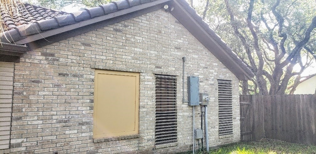 3111 Traylor Blvd Property Photo 4