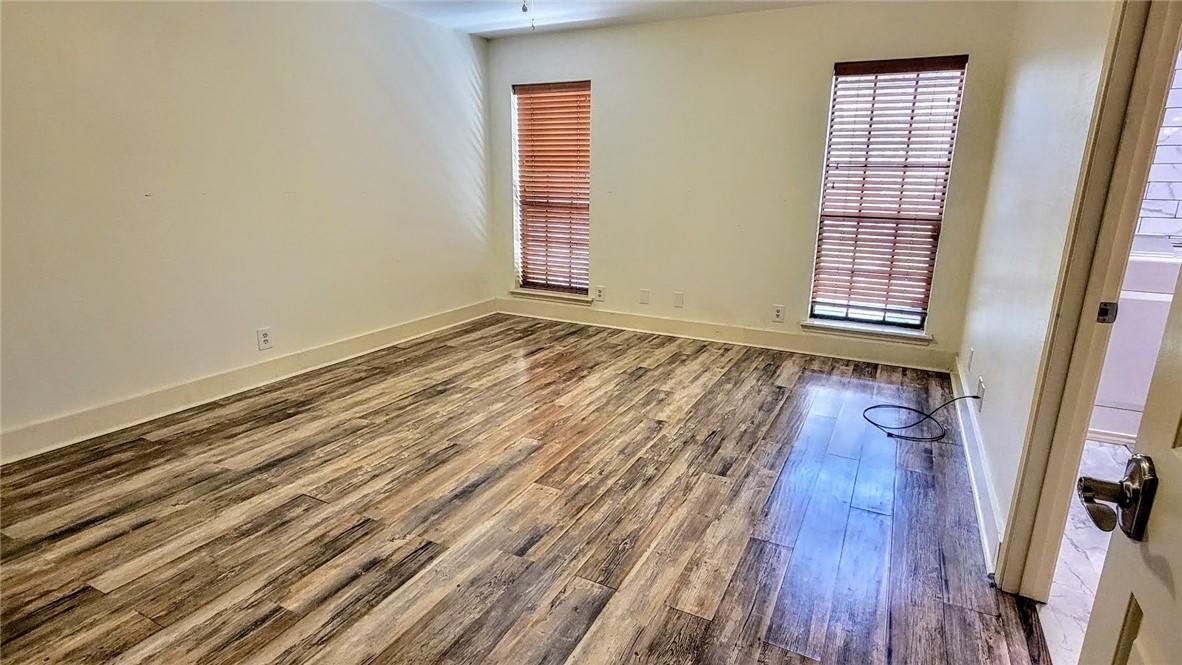 3111 Traylor Blvd Property Photo 15
