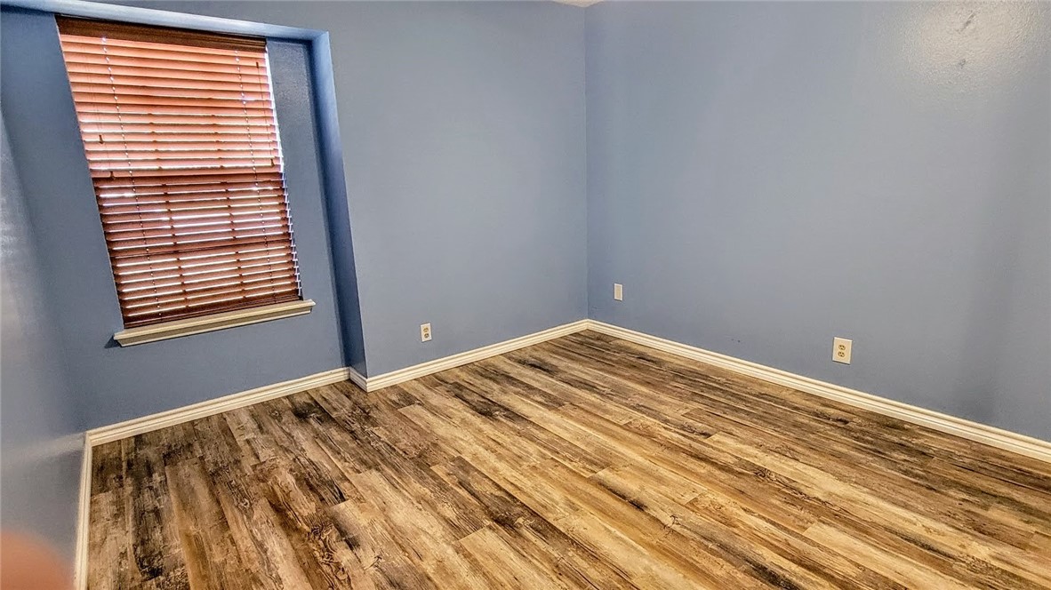 3111 Traylor Blvd Property Photo 18