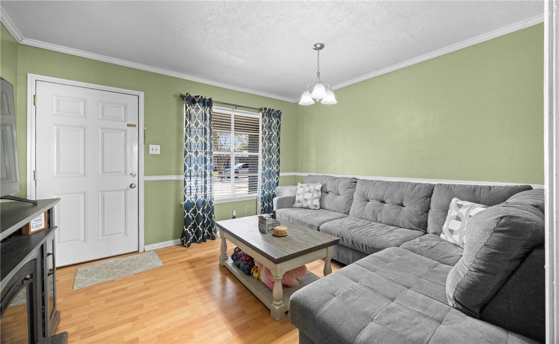 211 Frio Dr Property Photo 3
