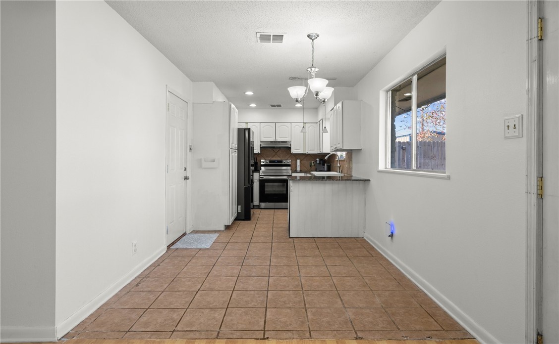 211 Frio Dr Property Photo 4