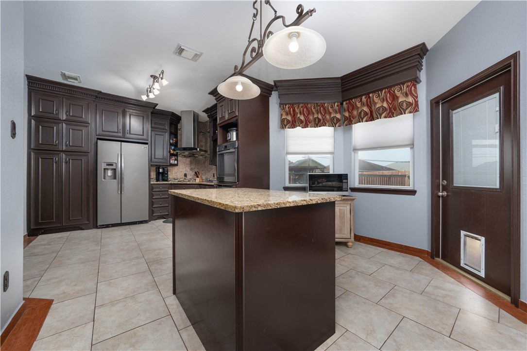 3921 Accrington Ct Property Photo 4