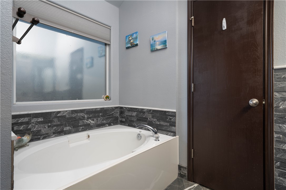 3921 Accrington Ct Property Photo 10