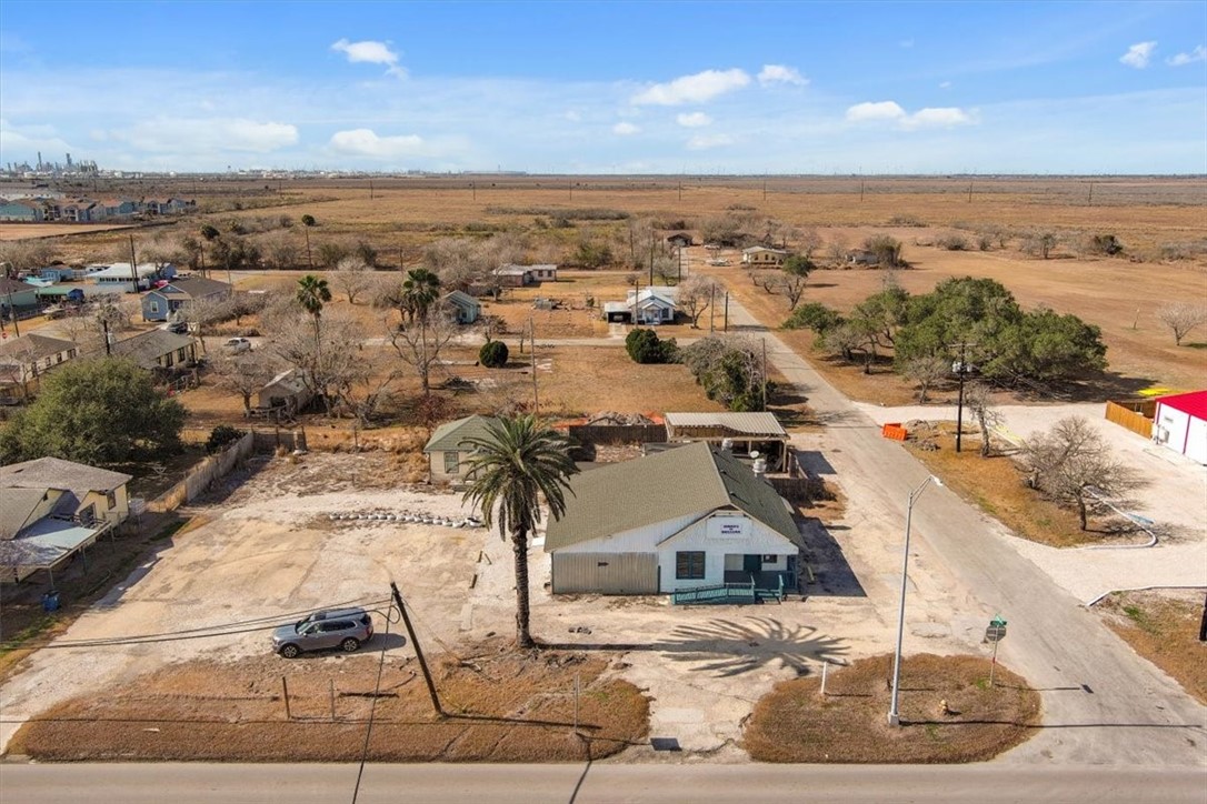 3063 Main St Property Photo 3