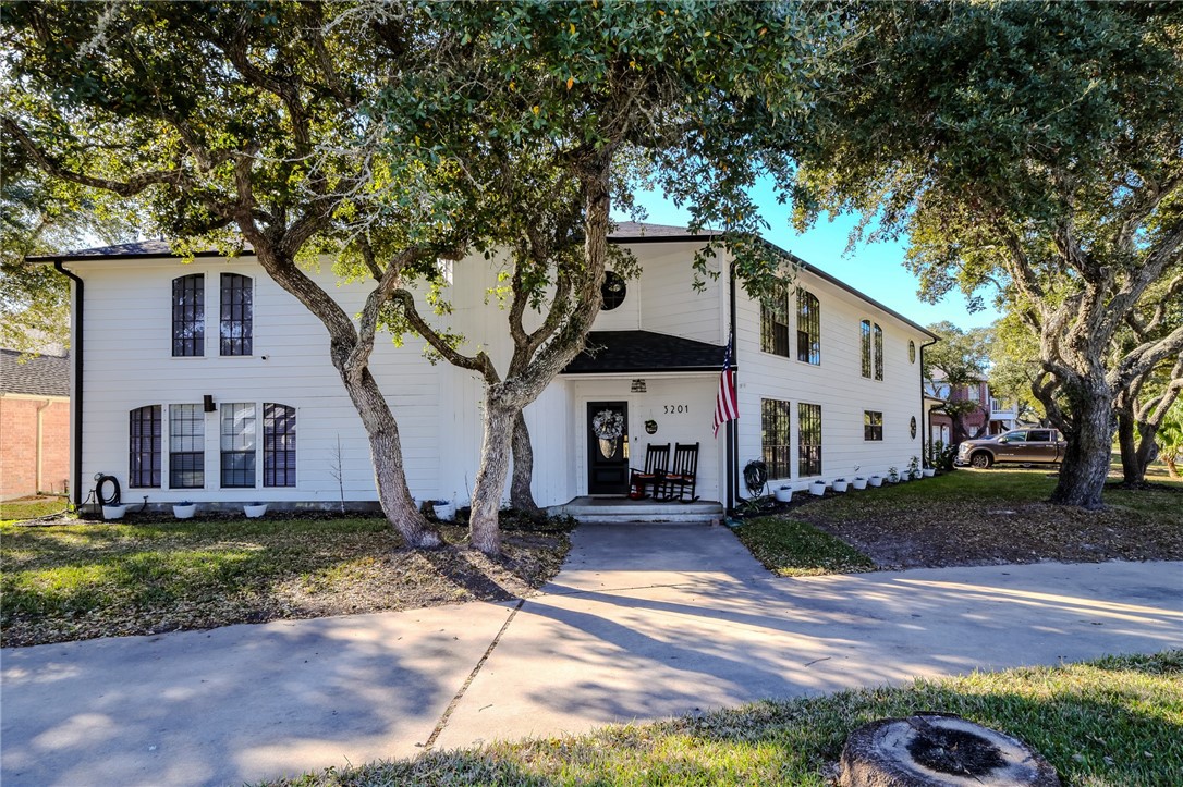 3201 Traylor Blvd Property Photo