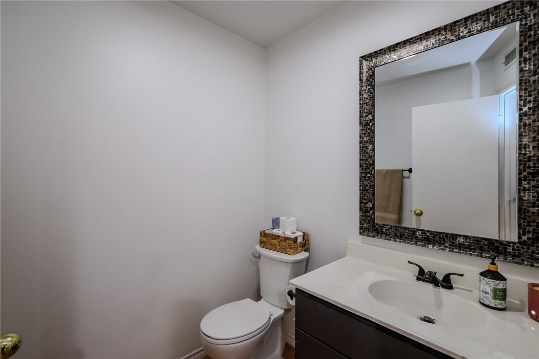 3201 Traylor Blvd Property Photo 18