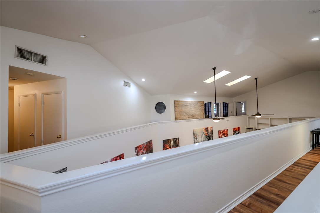 3201 Traylor Blvd Property Photo 20