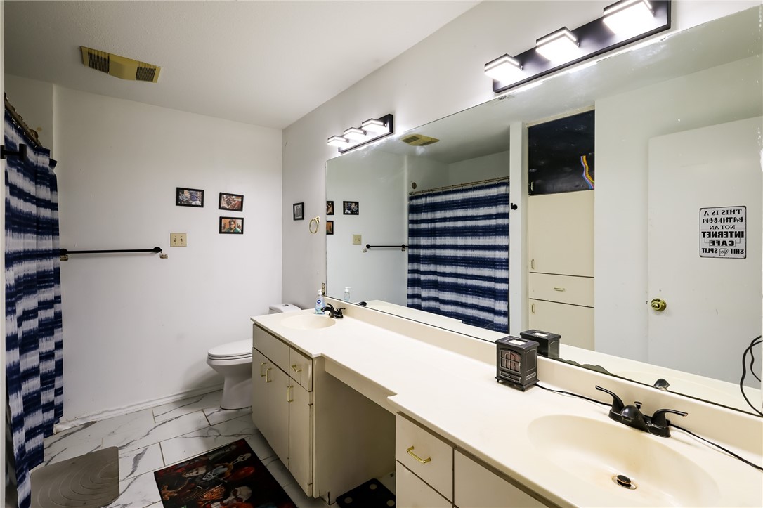 3201 Traylor Blvd Property Photo 26