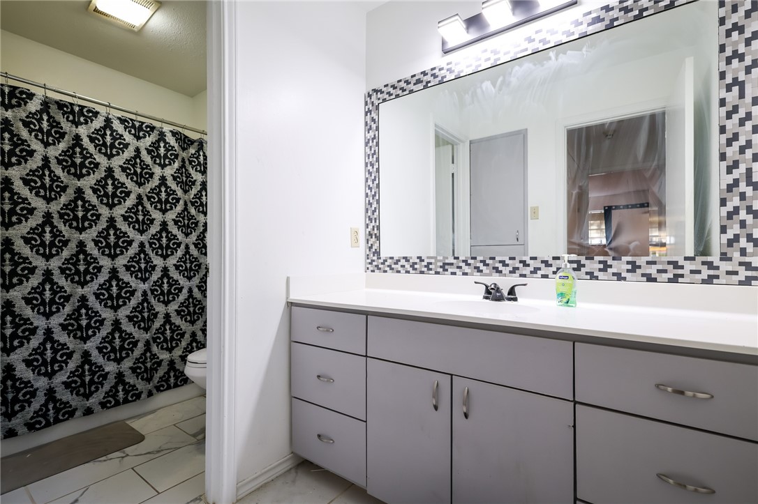 3201 Traylor Blvd Property Photo 27
