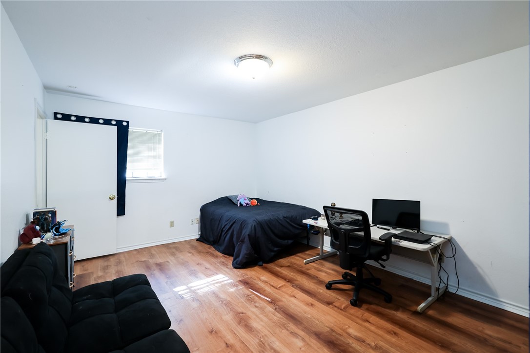 3201 Traylor Blvd Property Photo 28