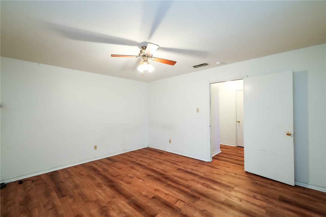 3201 Traylor Blvd Property Photo 32