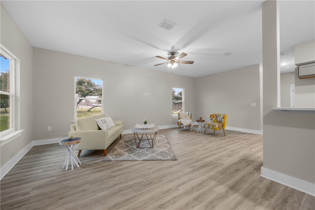 305 Steart St Property Photo 3