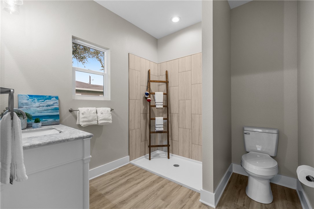 305 Steart St Property Photo 13