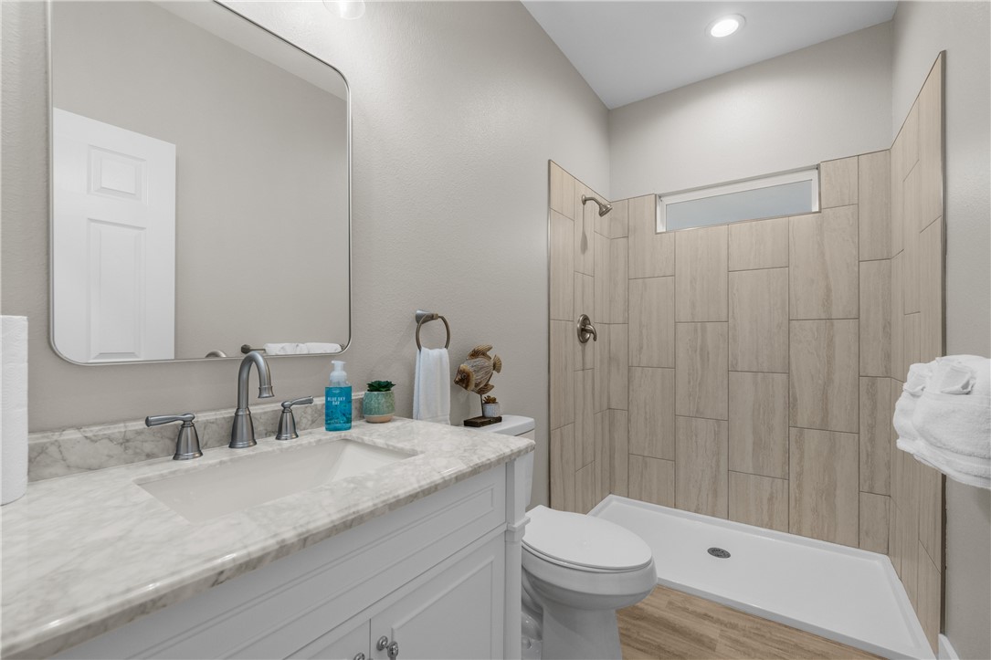 305 Steart St Property Photo 16