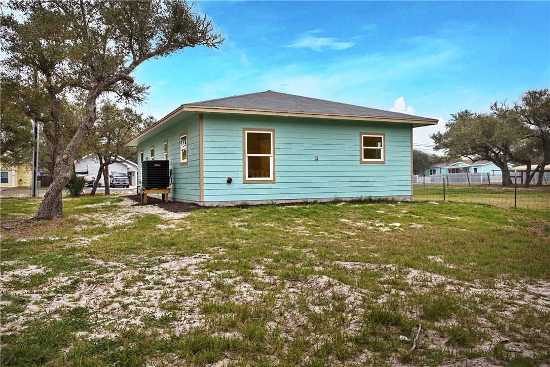 305 Steart St Property Photo 18