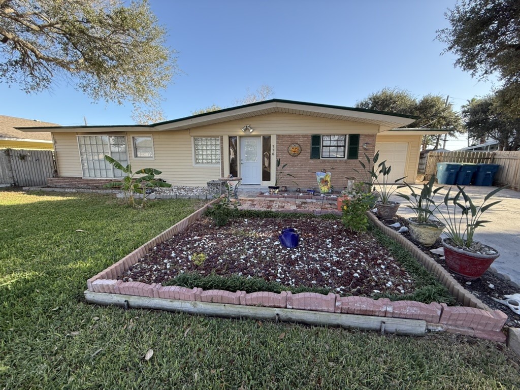 116 Magnolia Pl Property Photo 2